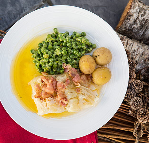 Lutefisk med sennepssaus og ertepuré